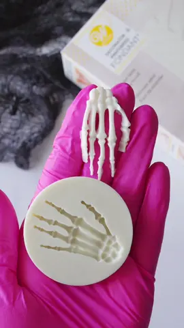 This skeleton hand mold can be tedious to work with, but @Wilton Cakes fondant makes it super easy! Make sure to press the fondant into all the tiny creases of the mold and swipe away any excess. Be very gentle when releasing it, and you’ll end up with a perfect little skeleton hand that adds a festive touch to all your spooky desserts. 🤍  🖤 Skeleton hand mold: @My Little Cakepop - discount code: BERRYNICEBERRIES10 🖤 Edible glitter: @Shine Dessert Glitter - discount code: BNB #WiltonCakes #Wilton #Fondant #HalloweenDesserts #ForYou #FYP 