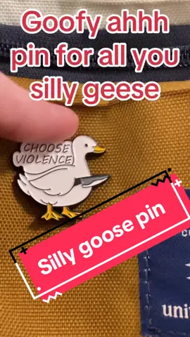Goose pin #goose #pin #art #acessorios #silly #sillygoose #tiktokshop #tiktokmademebuyit 