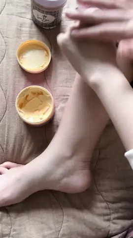 Kem nhà em không dùng cho những trường hợp sau :  - Không dùng kem body cho mẹ bầu  - Không dùng kem cho da đang bị viêm nang lông, da đang bị nổi mụn lưng, da bị giãn tĩnh mạch, da bị lộ mao mạch máu, da bị yếu đề kháng, da hay bị nổi mẩn ngứa  - Tuyệt đối không được dùng cả 2 dòng kem chứa tẩy cùng 1 lúc, da mỏng không dùng kem chứa tẩy  ______ Khách lưu ý giúp em.  Bạn nào muốn mua kem mà chưa biết sử dụng loại nào inbox cho shop để shop tư vấn kem. Chụp hình da body để shop xem qua và nhắn cụ thể tình trạng da . ( lưu ý : ra nơi có ánh sáng để chụp da giúp shop nhé )  #Lanbee #kembodytrangda #lanbeecream #kemtron #kemtronmientay #lanbeeyoung #fypシ゚viral #kemtrontruyenthong 