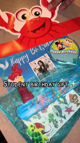 making my littles feel extra special on their birthday’s with a keepsake from Kinder🩵✨ #kindergarten #kinderteacher #teacher #teachtok #studentgifts #studentbirthday #teachersoftiktok 