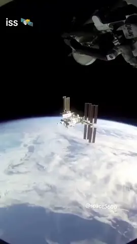 iss 🛰 see 👀 ohhh😯#space5600 #foryou #foryoupage #whotofollow #viralvideo #viraltiktok #space #tiktok #ISS #sun #moon #zoom #ISS 