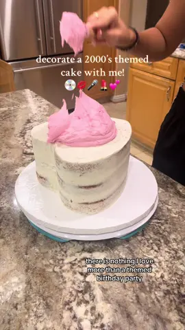 y2k? that’s hot 💅   @ParisHilton , we love u . . . #thatshot #parishiltoncake #y2kcake #y2kbirthday #cake #heartcake #buttercreamcake #vintagepiping #pinkcake #parishiltoncake 