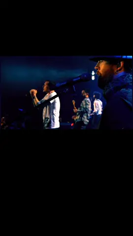 Linkin Park - Little Things Give You Away (Road To Revolution 2008)#linkinpark #performance #epic #singing #rockmusic #legend #memories #live #chesterbennington #mikeshinoda #littlethings #giveyouaway 