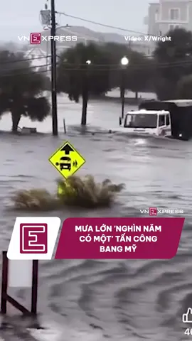 Lượng mưa kỷ lục trút xuống Bắc Carolina chỉ trong vài giờ, khiến nước lũ tràn vào nhà cửa, ôtô mắc kẹt. #VnExpress #Tiktoknews #VNE