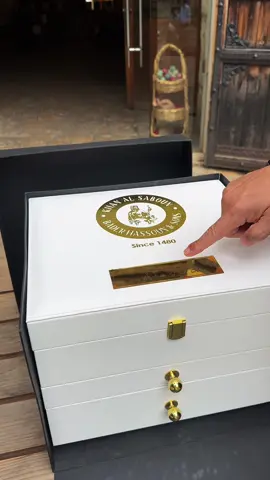 تحفة فاخرة بروح الإتقان والرقي، تليق بسمو الأميرة نورة بنت محمد آل سعود، حرم أمير الرياض💎 إبداع صاغته أنامل صانع الصابون الأشهر، د. بدر حسون. 🌿✨ #khanalsabounlebanon#lebanon#saudiarabia#luxury#خان_الصابون_بدر_حسون #امير_حسون #لبنان_مصر_الخليج_سوريا #الخليج #السعودية #آل_سعود 