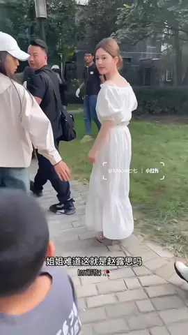 เมื่อแฟนบอยตัวน้อยทักทายจ้าวลู่ซือ น่ารักมากๆ ยัยน้องตกแฟนๆทุกเพศทุกวัยจริงๆ 🥰 #赵露思 #ZhaoLusi #จ้าวลู่ซือ #trieulotu #Rosyzhao #조로사 #LovesAmbition #许我耀眼 