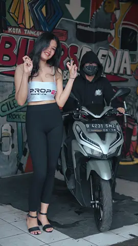 Udah malem, sebelum kota istirahat bobo, ngocok bareng, eh joget bareng @matcha💦 @Properracingline.id @Bikerspedia dulu yuuks😜😍💦