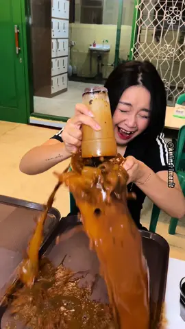 . KUPI JASA AYAH . INI BARU MINUM KOPI KEBALIK YANG BENER😅🥰 . Kopi Jasa Ayah asli Malang sekarang udah ada di Jogja lohh guys! Jadi total ada 4 cabang di Indonesia. Yg di Jogja ini mimin samperin di cabang Klitren yg deket banget sama stasiun Lempuyangan. Cocok kan buat kalian yg baru turun di stasiun trs kebingungan cari sarapan, wes mending kesini ajaa!🥰🥰 Nasi lemaknya juara, josss banget, mulai nasi dan lauk2nya, sedep polll! Ga lupa gandengannya teh tarik dan kopi khop dingin yg disajiin kebalik🥰🥰 . 🏠Kupi Jasa Ayah Malang 📍 Jl. C.Trowulan No.35, Mojolangu, Kec. Lowokwaru, Kota Malang, Jawa Timur 65142 📍Jl. Garbis no.22A, Malang Jogja 📍Jl. Wiratama no.82, Tegalrejo, Jogja 📍Jl. Sekar Dwijan no.14, Klitren, Jogja 🔍 @Jasa Ayah  ✅ HALAL . #kuliner1menit #fyp