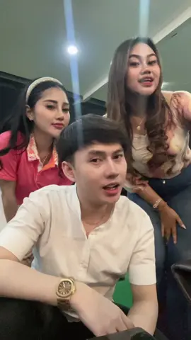 Geol geol🤪 @Ulan.azr @Philemon #fypシ゚viral #fypage #brunomars #CapCut #core #bcaxyz 