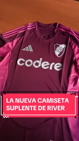 👕🐔 LA NUEVA CAMISETA SUPLENTE DE RIVER Adidas lanzó la nueva camiseta suplente de River para la temporada 2024/25. Su diseño de color bordó se debe a la amistad del club con el Torino 🇮🇹 ⁉️ ¿Qué puntaje le ponés? #riverplate #carp #soyderiver #lbdt #river 