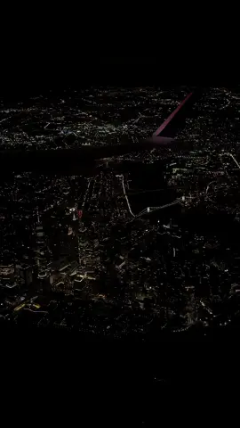 This View over Manhattan 🇺🇸✨ #travel #Traveler #traveller #travellersuniverse #newyork #view #views #manhattan #plane #view #views #usa #america #unitedstates