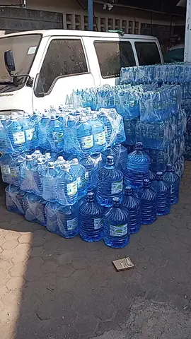 we also sell water in wholesale,,we are located in wangige market,, welcome all,,for more inquiries contact 0720077038 or 0112320330#distributors #remakendistributors #viral #fyp #FCMG 