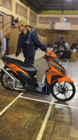 Parkir elit🚳 #kontes#fypberanda #orsonstyle #vario110techno #vartechplatg #lewatberandafyp 