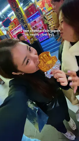 didn't expect that the 10 yen cheese coin japan would be this way😅 #stewithme #japan #jepang #visitjapan #instagramvsreality #expectationvreality #travel #traveltiktok #dotonbori #10yencoinpancake | cr: @Jane The Explorer 👩‍🌾 