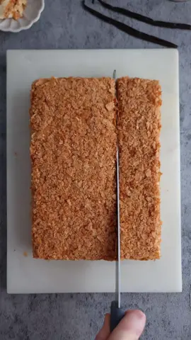 Napoleon cake  La crème pâtissière  600g de lait  80g de sucre  4 jaunes d'œufs  50g de maïzena  25g de beurre  2 pâtes feuilletées  Faites cuire les pâtes environ 15min à 180° Au terme de la cuisson sortez les  du four et laissez refroidir  La crème : Mélangez les jaunes d'œufs avec le sucre et la fécule de maïs, ajoutez le lait et la vanille  Transférez la casserole sur le feu et cuire jusqu’à ébullition  Hors du feu ajouter le beurre  Filmez au contact et laissez complètement refroidir avant de détendre la crème avec un fouet  Assembler le gâteau en alternant les couches de crème et pâte  Placer au frais minimum 4hr avant de découper  🇬🇧 Easy Napoleon cake Pastry cream 600g milk 80g sugar 4 egg yolks 50g cornstarch 25g butter 2 puff pastries Cook the pastries for about 15min at 180° When cooked, remove them from the oven and let cool The cream: Mix the egg yolks with the sugar and cornstarch, add the milk and vanilla Transfer the saucepan to the heat and cook until boiling Off the heat, add the butter Cover with cling film and let cool completely before loosening the cream with a whisk Assemble the cake by alternating the layers of cream and pastry Place in the fridge for at least 4 hours before cutting
