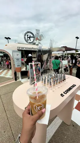 fun morning w/ @IT Cosmetics 🤎🎀 • • • #dallas #itcosmetics #popup #texas #coffee #makeup #beauty #Lifestyle #fypppp 