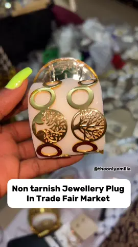 If you want to buy quality and unique pieces of non tarnish jewellery such as bracelets, earrings and knuckle rings @ziizzys is a sure plug for you🙌  They have a lot of beautiful jewellery designs as well as eyeglasses which are on sale so check them out to see available items for both wholesalers, retailers and end users. 📍 Shop 21, GL gate plaza, Trade Fair, Lagos Contact Number: 08106963021 Trade fair is a very big market but you can easily locate this store using the directions I gave in the video. . . . . . #fyp #tradefairlagos #idumotamarket #lagosliving #lifestyleliving #tejuoshoshoppingcomplex #whattodoinlagos #weekendplans #foodcontentcreator #marketreview #clothingstoreinlagos #balogunmarket #thriftmarket #jewelrystoreinlagos 