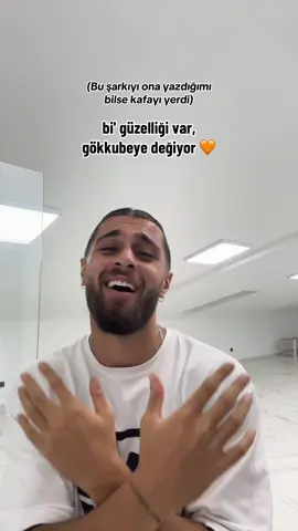 bu şarkımı çok seviyorum çünkü bana onu hatırlatıyor 🪽