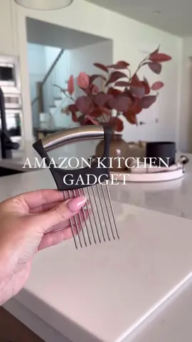 ✨COMMENT LINK✨ and we’ll DM you the link to this Amazon kitchen gadget! This holder makes slicing fruits and vegetables, like onions and lemons so quick and easy!! No more onion smelling hands either!🧅🍊🍋 💕 Holder for Slicing 🔗 https://amzn.to/3B9GmNq 💕 Cutting Board with Counter Lip 🔗 https://amzn.to/4eqasul 💕 Knife Set with Magnetic Holder Stand 🔗 https://amzn.to/47tu12y 🛍️ Shop all products 🔗 https://linktr.ee/getawesomestuff 🛍️ item #79-81 under “Kitchen Favorites #2” 