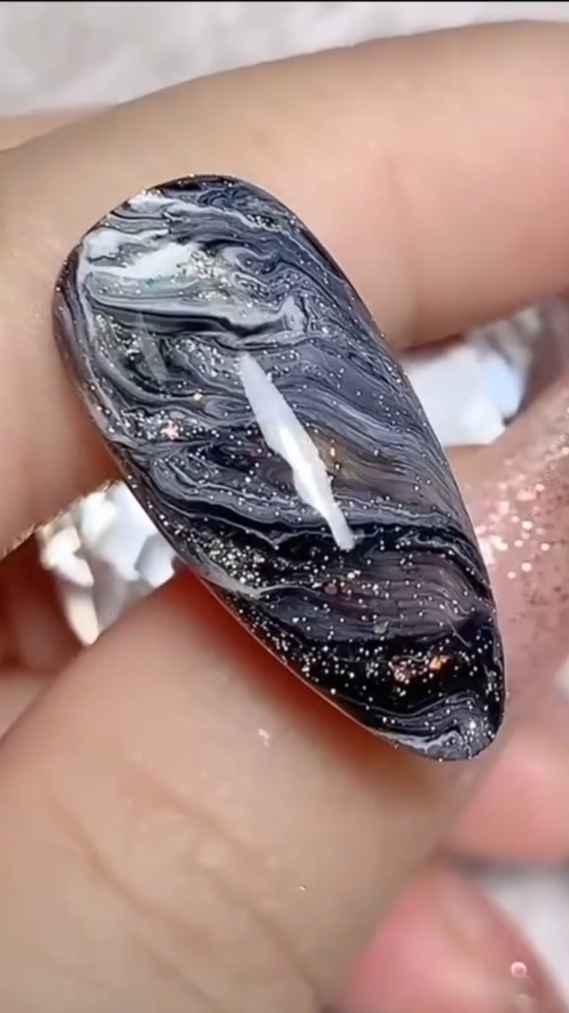 Inspiração de Unhas... #marblenails #marble #unhaslindas #unhasacrilicas #nails #nailsart 