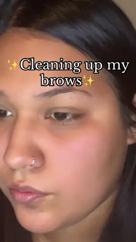 Non-aesthetic brow clean up😅✨ #brows #browcleanup #beauty #browtutorial #smallcontentcreator 