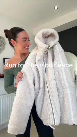 THE VIRAL FLEECE in cream 🍦 If you see me wearing this everyday until 2025 mind ya own business 🐻 #fleece #trending #autumn #fashion #fashiontiktok #fashiontok #autumnfashion #uggs #winter #wintervibes #getreadywithme #OOTD #MomsofTikTok #momlife #momtok #momfashion #momoutfit #schoolrun #moms #cold #outfit #outfitinspo #outfitinspiration #outfitoftheday #outfitcheck #handm #autumjacket #autumnvibes 
