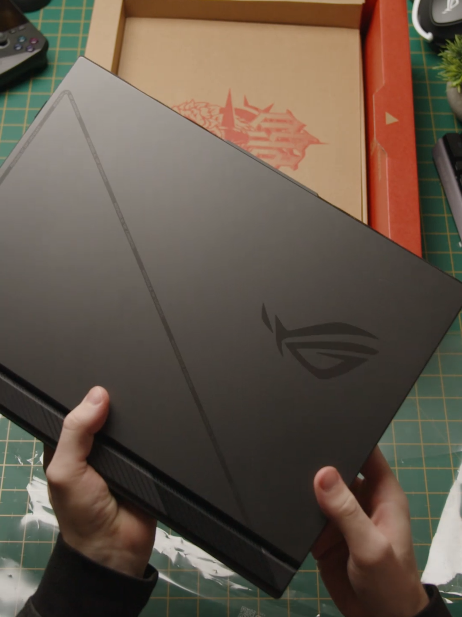 ROG Strix G16 (2024) with an Intel Core i9, NVIDIA GeForce RTX 4070 & 165Hz FHD display ❤️ #ROG #StrixG16 #gaminglaptop #Laptop #unboxing