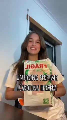 uma criança feliz 🫧 #fy #fyp #foryou #carolinaherrera #perfume #goodgirl #unboxing 