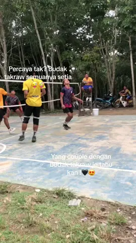 Betul kan geng ii takraw ?#sepaktakrawmalaysia #sepaktakrawindonesia #takrawkampung #sepaktakrawindia #takrawthailand #bolarotantv #4upage #fypp #tiktokpelit komen sikit nak tengok?