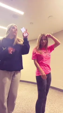twinnnn #fyp #teamwork #famous #trending #fypシ゚viral #school 