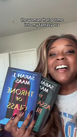 Im dying to know what the hype is about!!! #BookTok #throneofglass 