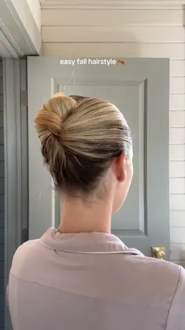 Lily van der Woodsen hairstyle 👝🤎🍂 #fallhairstyles #hairtok #hairstyle #hairpin #frenchtwist 