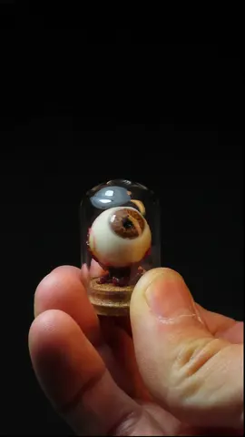 Eye of the beholder 👁  . . . #polymerclay #polymerclayart #tinythings #minithings #miniature #sculpting #clayart #eye #tinyart 