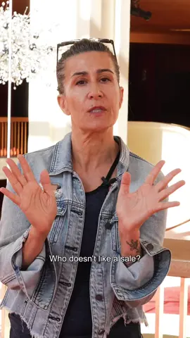 There are so many ways to get your hands on tickets to the Met, and we wanted to break it down for you! Jeanine Tesori, composer of our season-opening production Grounded, joined us to walk through all the ways you can get tickets to the opera, including Toll Rush Tickets on the Met Opera app. It’s never been easier to get a hold of $25 rush tickets to a night of glamor and beautiful music. Rush lotteries for the first shows of the season—Jeanine Tesori and George Brant’s Grounded, Offenbach’s Les Contes d’Hoffmann, and Puccini’s Tosca—are open now. These incredible performances begin September 23—download the app and enter the rush lotteries today. Download the Met Opera app on your Apple or Android device at the link in our bio. Grounded opens the 2024–25 season on September 23. In cinemas October 19. Mezzo-soprano Emily D’Angelo stars as Jess, opposite tenor Ben Bliss as Eric. Met Music Director Yannick Nézet-Séguin conducts. Book your tickets at the link in our bio. #MetOpera #NYC #Theater #Tickets #ThingsToDoNYC #RushTickets #Deal #theatrekids #theatretiktok #theater #explorenyc #fyp #ClassicalMusic #Opera #BehindTheScenes #BTS #meetopera 