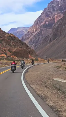 Ruta 7, cada curva, uma nova descoberta! 🇦🇷 . . . . . . . . #ruta7 #viagemdemo #travel #bigtrail #adventure #duasrodas #guiadeturismo #mototurismo #trip 