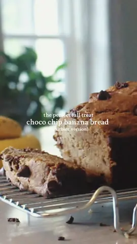 camera quality annoying ash🙄 recipe from ambitious kitchen 😽 #bananabreadrecipe #healthytreats #healthysnacks #healthybananabread #fallrecipes #fall2024 