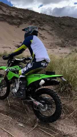 El test drive del @Gringo!!😜😜 #KLX #300 #kawasaki #r72 #wirtz #argentina🇦🇷 #medanos #dunas #gringo #poli#paratiiiiiiiiiiiiiiiiiiiiiiiiiiiiiii#endurocross #moto#alpinestars #ufo#gopromax #sierra 