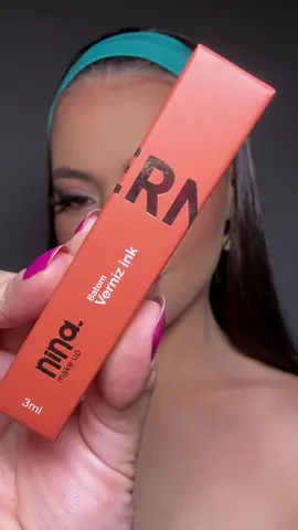 + 1 lip combo 💖 lapiseira labial @Vizzela “é determinada” e batom verniz ink @Nina Makeup peach lips 2  #lipcombo #ninamakeup #vizzela #maquiagem 