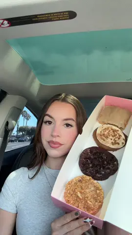 Crumbl Cookies Mukbang 🍪 Trying this weeks Crumbl Cookies @Crumbl Cookies #crumblcookies #crumblcookiesoftheweek #crumblreview #mukbang #mukbangeatingshow #americanmukbang #fyp #eatingshow #eatwithme #eatingsoundsasmr #asmr #asmrsounds #asmrfood #food #Foodie 