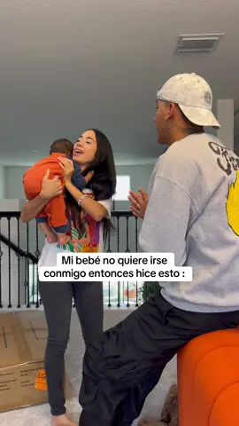 Mamá necesita bañarse y Noah solo quiere estar con ella así que se me ocurrio una idea ✨❤️ #fyp #parati #couples #padres #MomsofTikTok #babies #parents #parenting #viral #viralvideo #daddy #babytok 