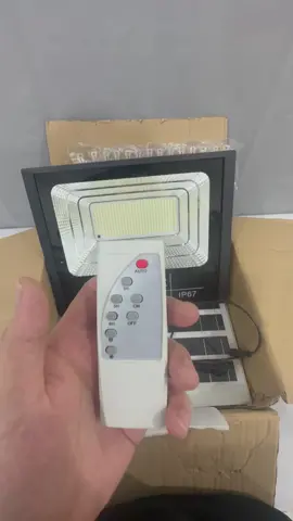 Mua 1 tặng 1 Đèn năng lượng mặt trời 2000W đèn năng lượng mặt trời sân vườn đèn pha led ngoài trời chống mưa và chống sét điều khiển ánh sáng thông minh led đèn chiếu sáng với điều khiển từ xa Bảo hành 10 năm