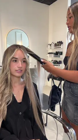 Hair transformation one row of extensions and lived in color :)  #sarasotablondespecialist #sarasotahairstylist #floridahairstylists #srqhairstylist #floridablondespecialist #siestakey #siestakeyhairstylist #siestakeyblondespecialist #blondespecialists #blondeinspo #blondegoals #blondingspecialists #extentions #livedinblonde #hairappointment #fyp #hairtok 