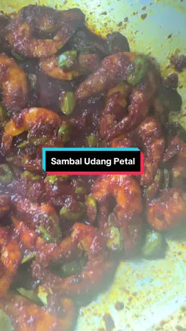 Petai: - Belah dua, basuh & goreng sehingga kecut sikit & toskan. Udang: - Gaul kunyit & goreng seketika & toskan. Sambal: - Kisar cili kering yg telah direndam bersama bawang besar & sedikit belacan. - Tumis sehingga pecah minyak (perasakan dengan gula & garam) & tambah sedikit air sebelum masuk petai & udang yg telah digoreng. - Masak seketika & matikan api. #sambaludangpetai #cooking #fypシ゚viral #viraltiktok 