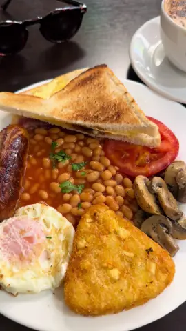 English breakfast best way to start today good morning from London, England #travel #breakfast #englishbreakfast 