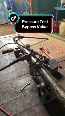 Berikut ini merupakan pressure test bypass valve yaitu salah satu alat yang di gunakan dalam aktivitas downhole #oilandgas #fypdong #berbagiituindah #drillstem #maintenance #welltesting #cartel 