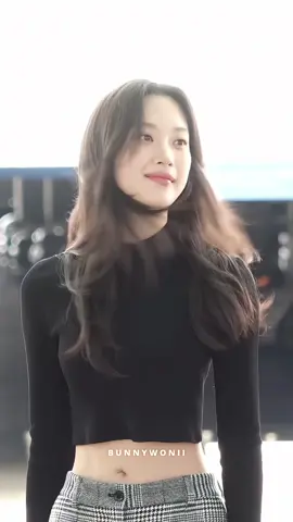 pinggangny ramping bgt😭 #moongayoung 