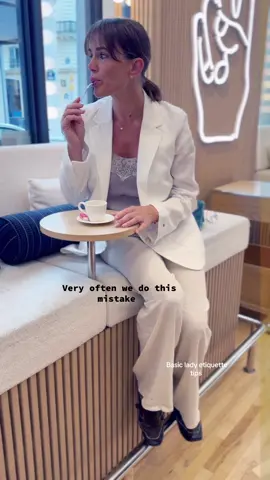 Елате във хотел Хилтън да си припомним защо не можем  без добрите обноски.  Провери линка  във БИО 