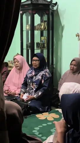 Mama2 aji suku bugis be like 💕😍 🫢😁 Btw si ibu itu keluarga yg mewakili pihak laki2 bkn pihak perempuan💛💙