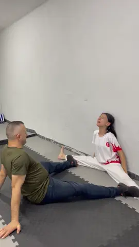 Taekwondo eğitimi sıfır bacak açma antrenmanı  Taekwondocu olmak kolay değil 💪🥋 #taekwondo #dövüşkulübü #özkanbülbül #sporkulubu #esenyurt #keşfet #tiktok #öneçıkar #reels #kesfetbeniöneçıkart #zorluklaraşılmakiçin #eğitim #eğitimşart 