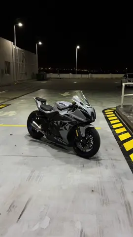 #دباب #ريس #سزوكي_750 #خوذة #دبابات_ريس  #خوذه #biker #bicers #Helmets #motorcycle  #دراجة_نارية #دراجات_نارية #gsxr750# suzuki  🏍🤩#gsxr1000r #gsxr1000 #gsxr #suzukigsxr #bikes 